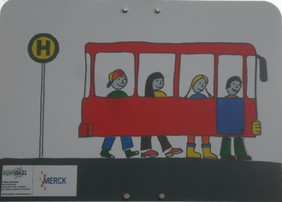 Ein Haltestellenschild eines Pedibusses