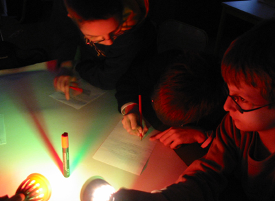 Foto: Kinder beobachten
farbige Schatten